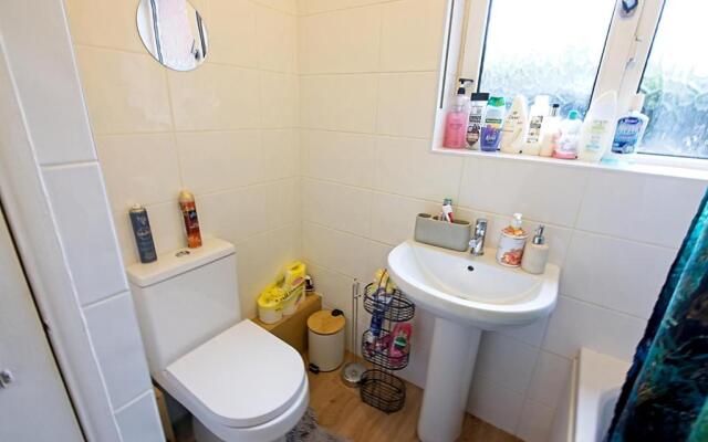 Stylish Five Star Rated Apartment