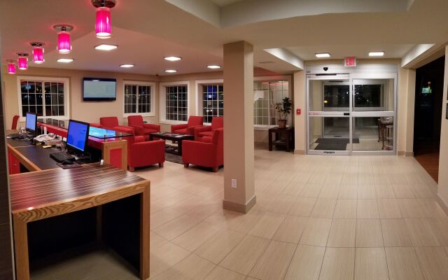 Red River Inn and Suites Fargo