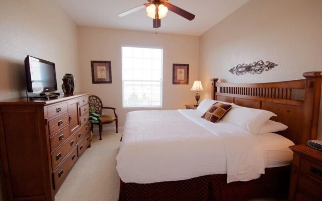Executive Penthouse 3 Bedroom Condo by RedAwning