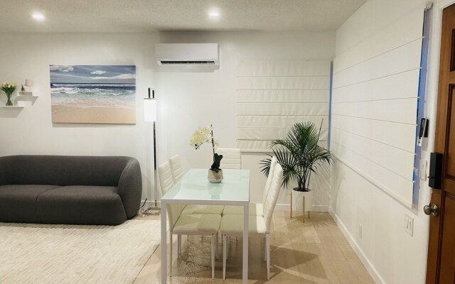 Manhattan Beach Vacation House - For solo, pair, family and business travelers