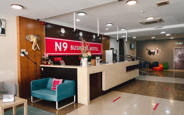 OYO 43955 N9 Business Hotel
