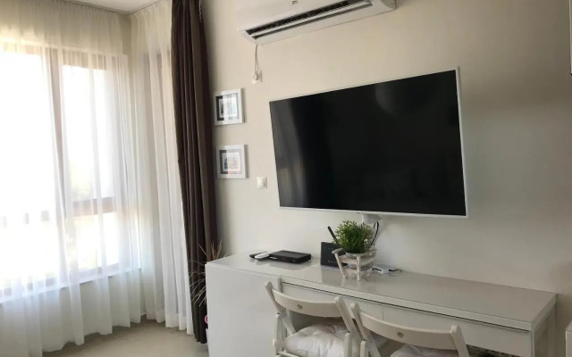 Paradise Bay D8 Apartment