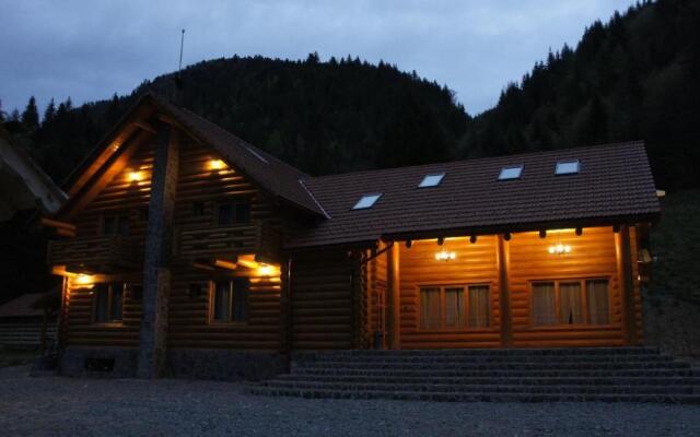 Pensiunea Izbucul Tauz