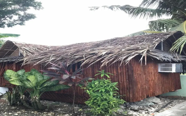 Avila's Hostel Moalboal near Beach