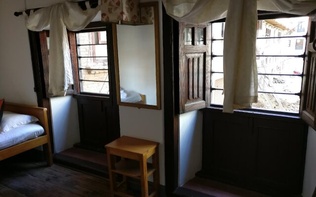 Hiranya Guest House