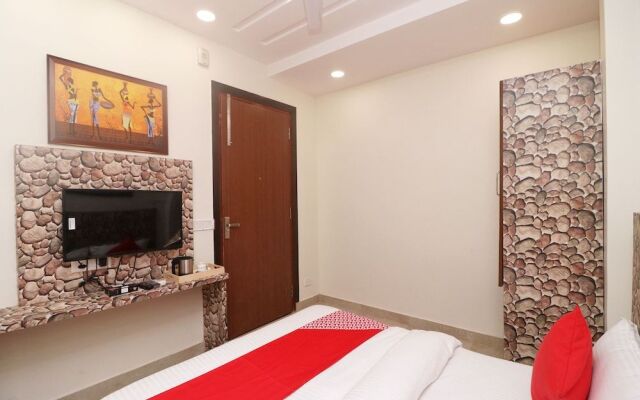 OYO 45940 Grand Imperial