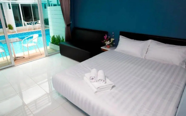 Pool House Service Residence