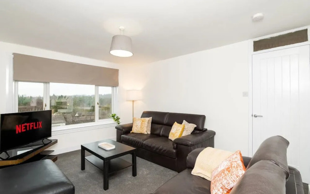 3 Bed House-free Parking-6beds