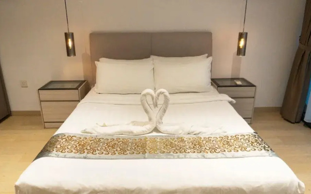 Moonway Luxury Suites At Eaton Residence