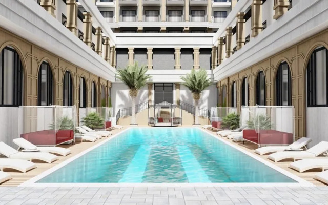 Serenity Queen Hotel