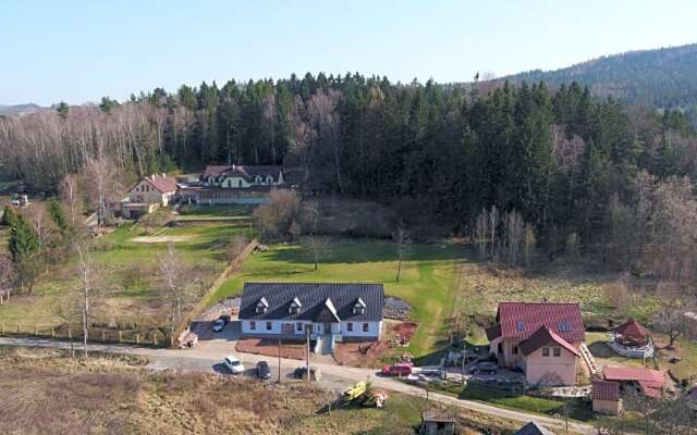 Pokoje Gościnne Art- Dworek