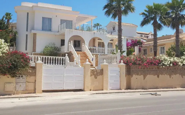 Gorgeous and Uniq 4-bed Villa by Medittranean sea