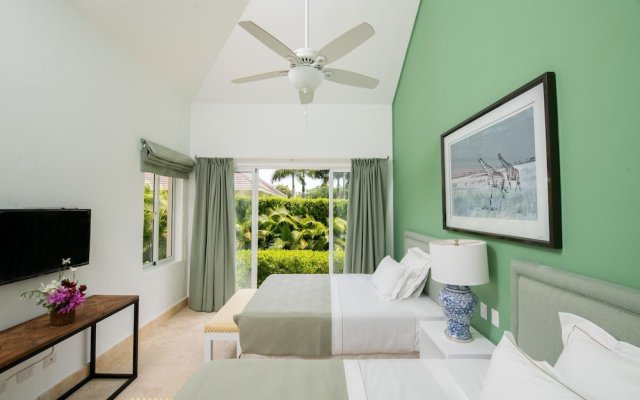 Cozy 5-bedroom Villa With Beaituful Views of La Cana Golf Course