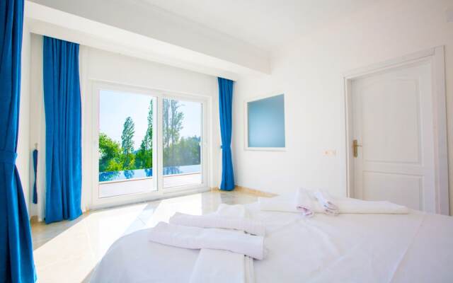 Villa Pinarbasi by Akdenizvillam