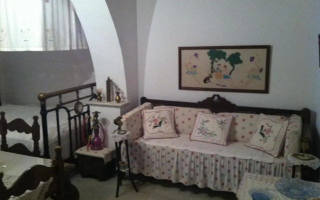 apeiranthos traditional stone house