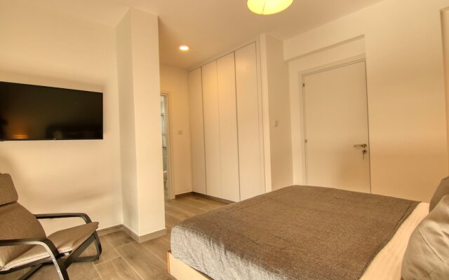 Phaedrus Living Coral Suites Bliss
