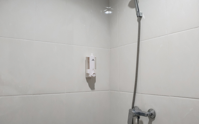 RedDoorz near Istana Plaza 3