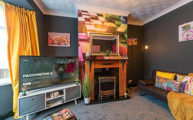 J's FrEsH Newly RefurB 2 Bedroom Garden Parking