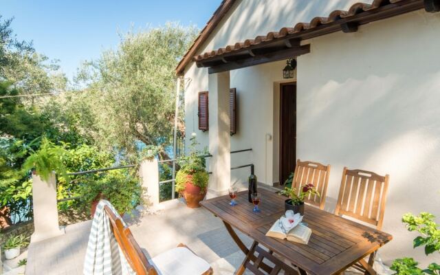 Aglaia Studio in Longos