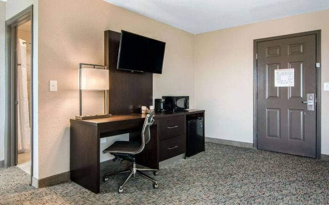 Clarion Inn & Suites Atlanta Downtown