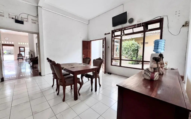 Santalum Hotel