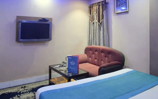 OYO 4956 Hotel Maharaja Palace