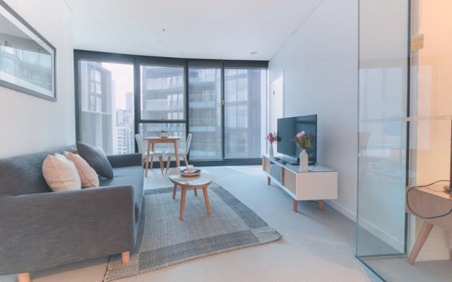 Sky High 2 Bedroom Apartment in Central Brisbane