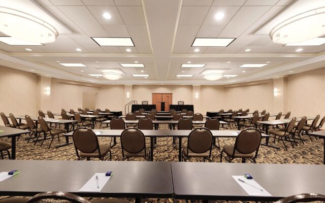 Hampton Inn & Suites Kansas City-Country Club Plaza