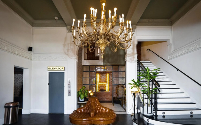 H Hotel