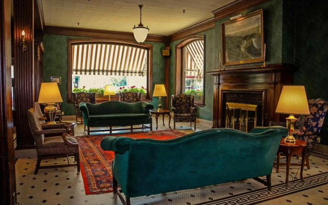 Penn Wells Historic Hotel