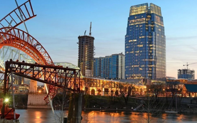 Woodbine Charmer 12 min to Downtown Nashville!