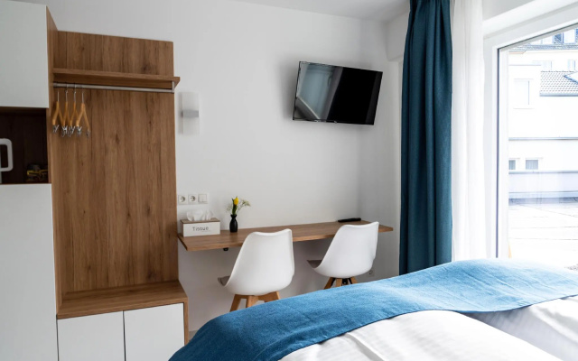 Hotel 83