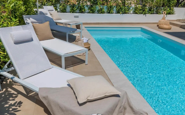 Marula holiday home - with heated pool