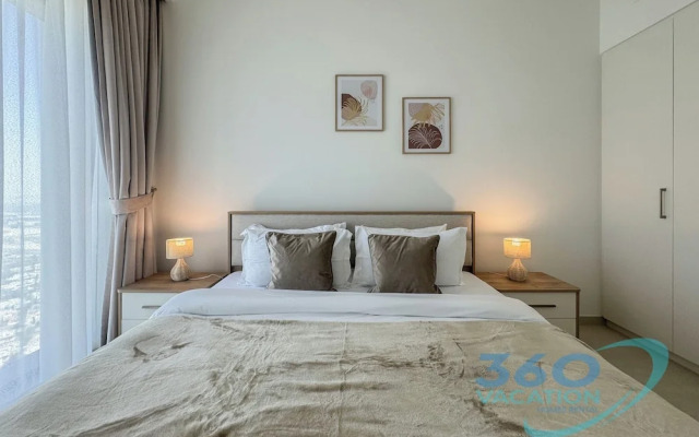 Downtown Views 1 BR Apartment high floor