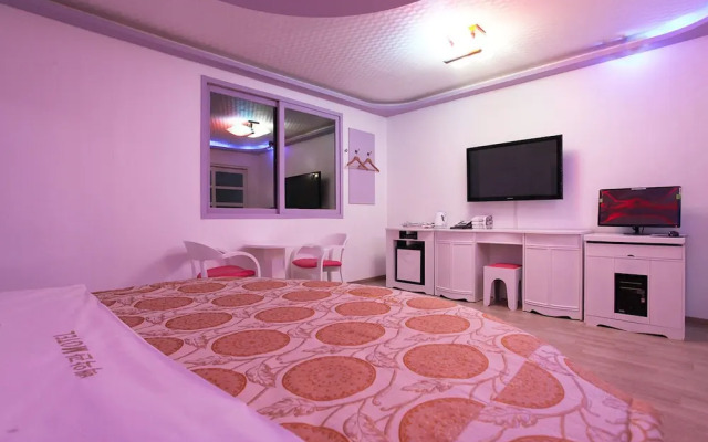 Whitehouse Motel