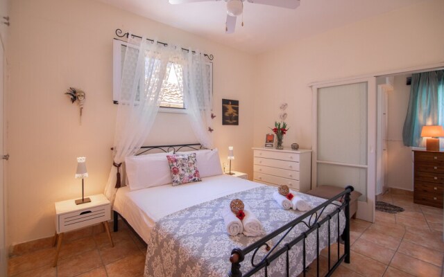 Jo's Guesthouse, Benitses