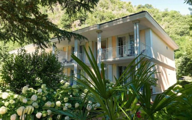 Beautiful apartment with direct access to Lake Lugano