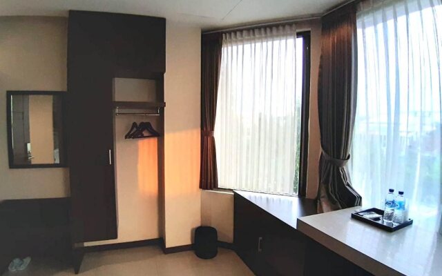 Alexander Hotel  Tegal