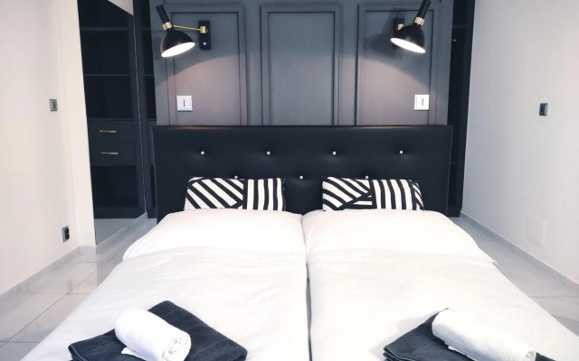 Boutique Apartment Owned by Emperor Peter The Great With 2 Balconies & Jacuzzi