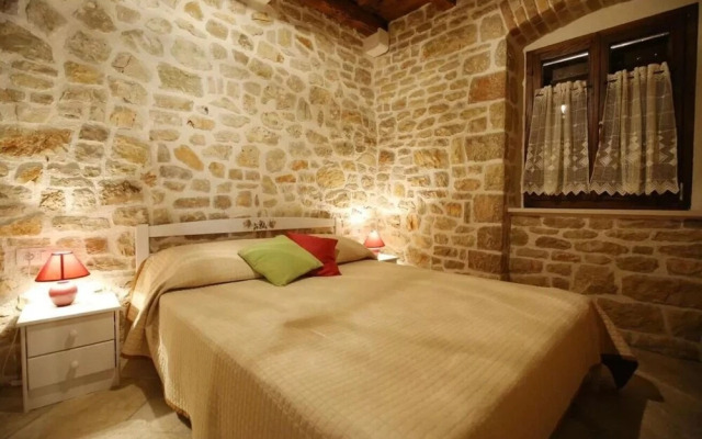 Josi - With Jacuzzi - H