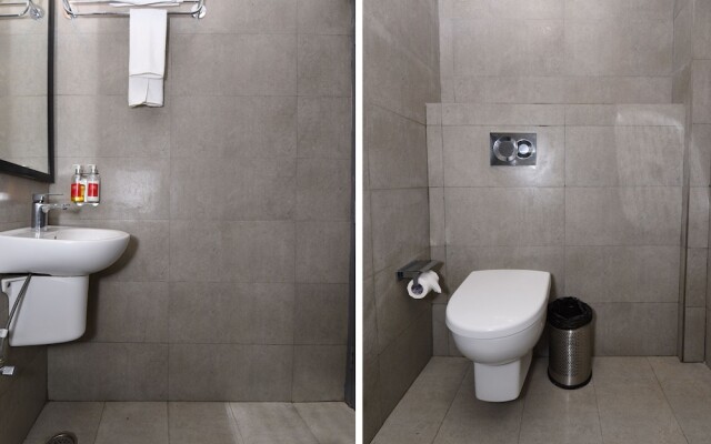 OYO Flagship 17173 Hotel Function Inn