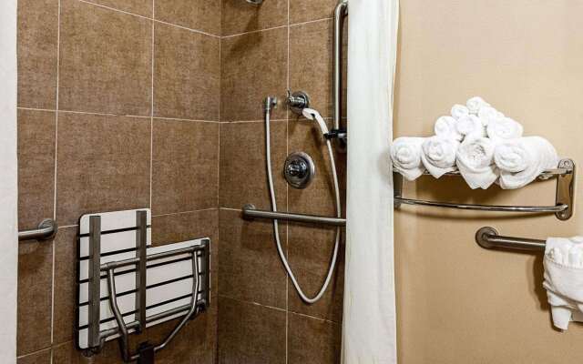 Comfort Suites Oil Center