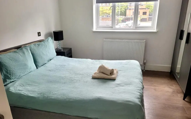 Batterseaflat/sleeps6/refurbished/tv