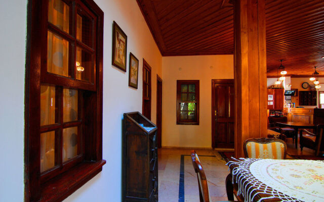 White Garden Hotel