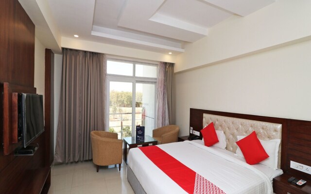 OYO 12823 Hotel Pearl Avenue