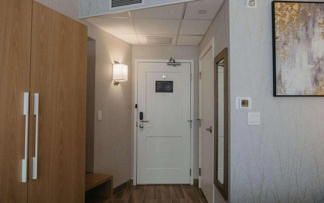 Clarion Lakeside Inn & Conference Centre