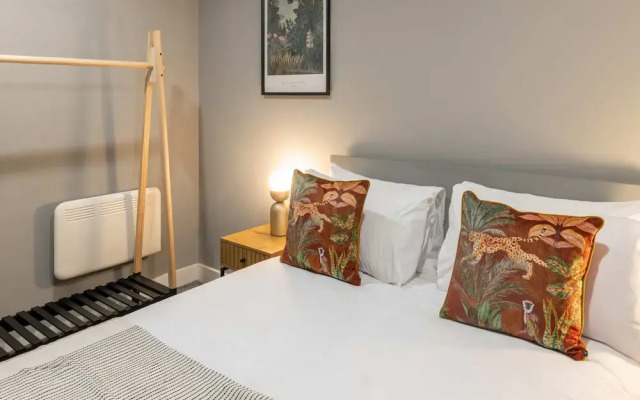 Host Stay Monarchs Quay