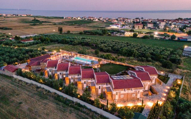 Akrolithos luxury suites