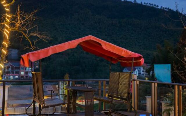 Yunshang Grassland Fengsheng three time hot spring holiday villa