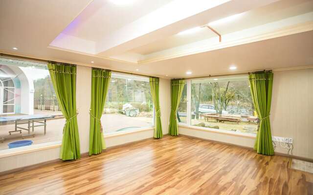 Geumsan Forest White Castle Pension